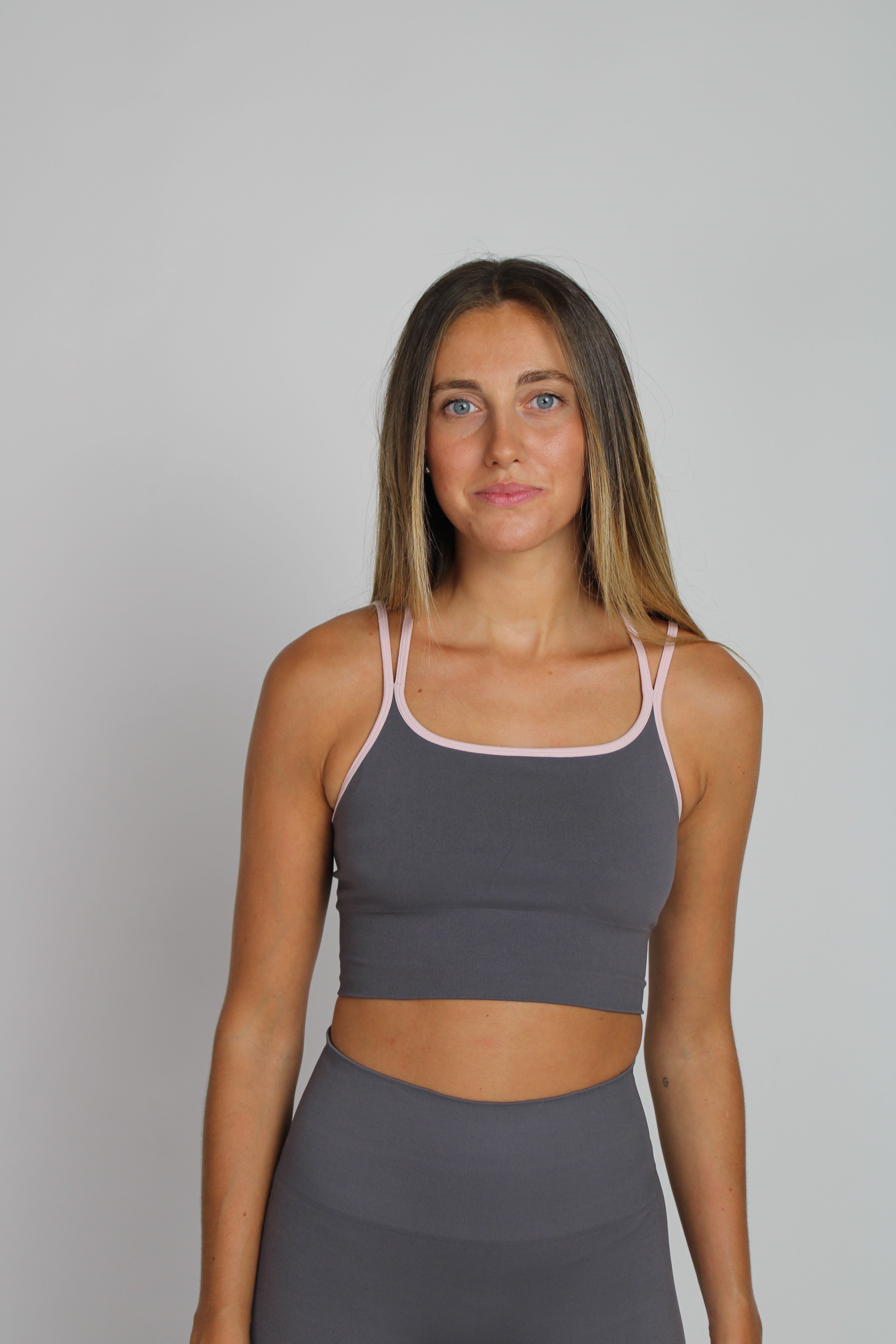 Sujetador deportivo Aisha gris para mujer – Etereo House