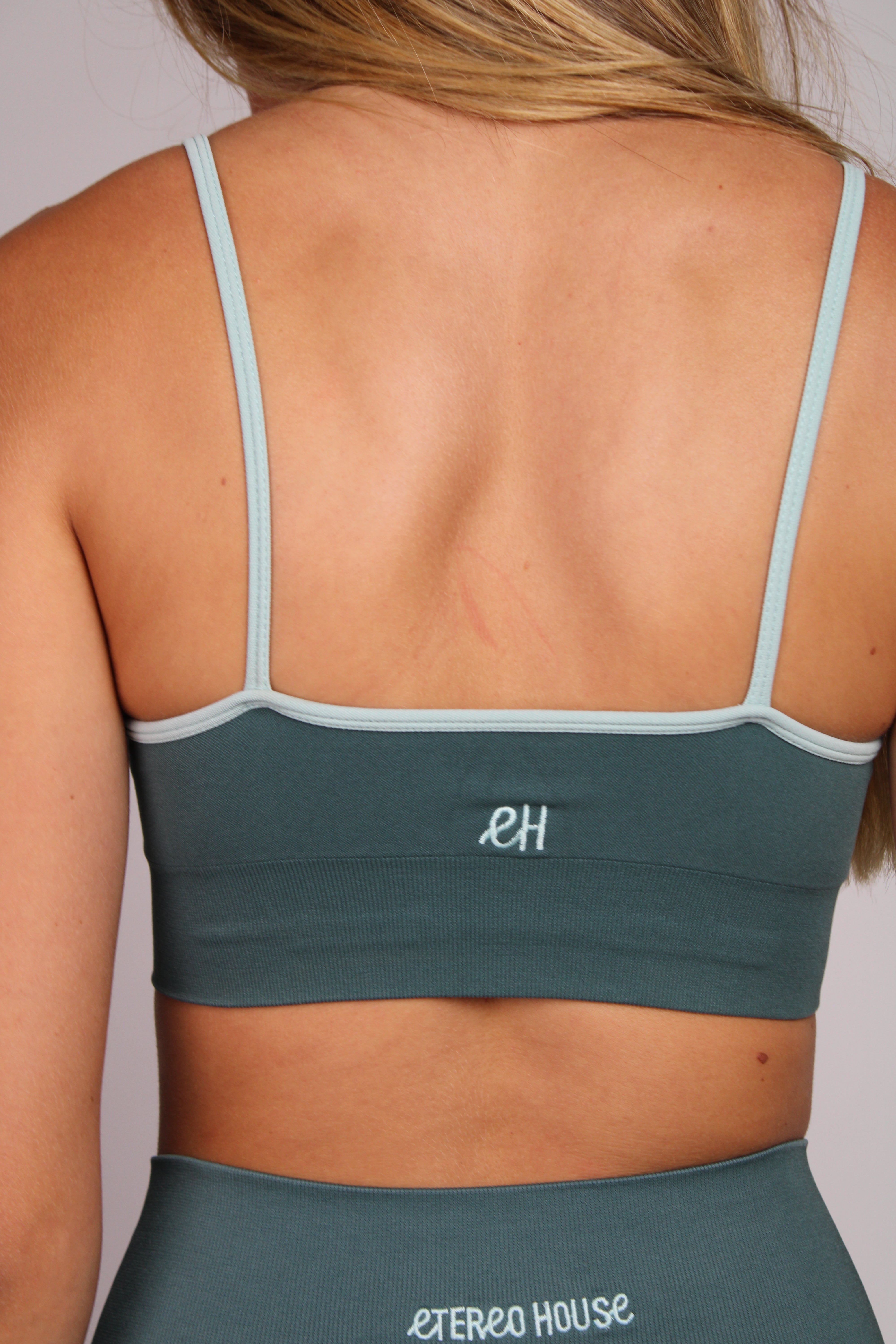 Sujetador deportivo Lina verde para mujer – espalda – Etereo House