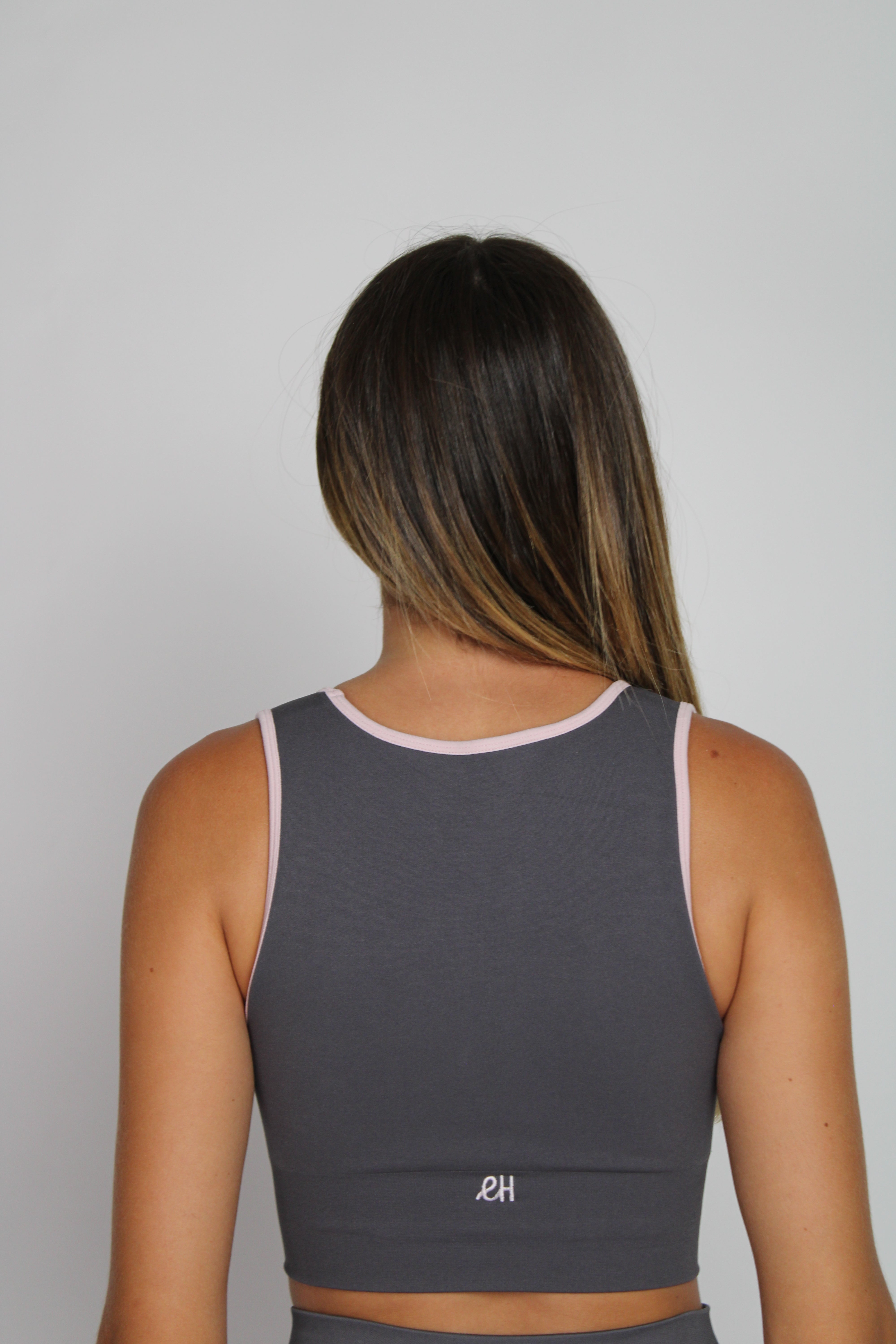 Sujetador deportivo Nina gris para mujer – espalda – Etereo House
