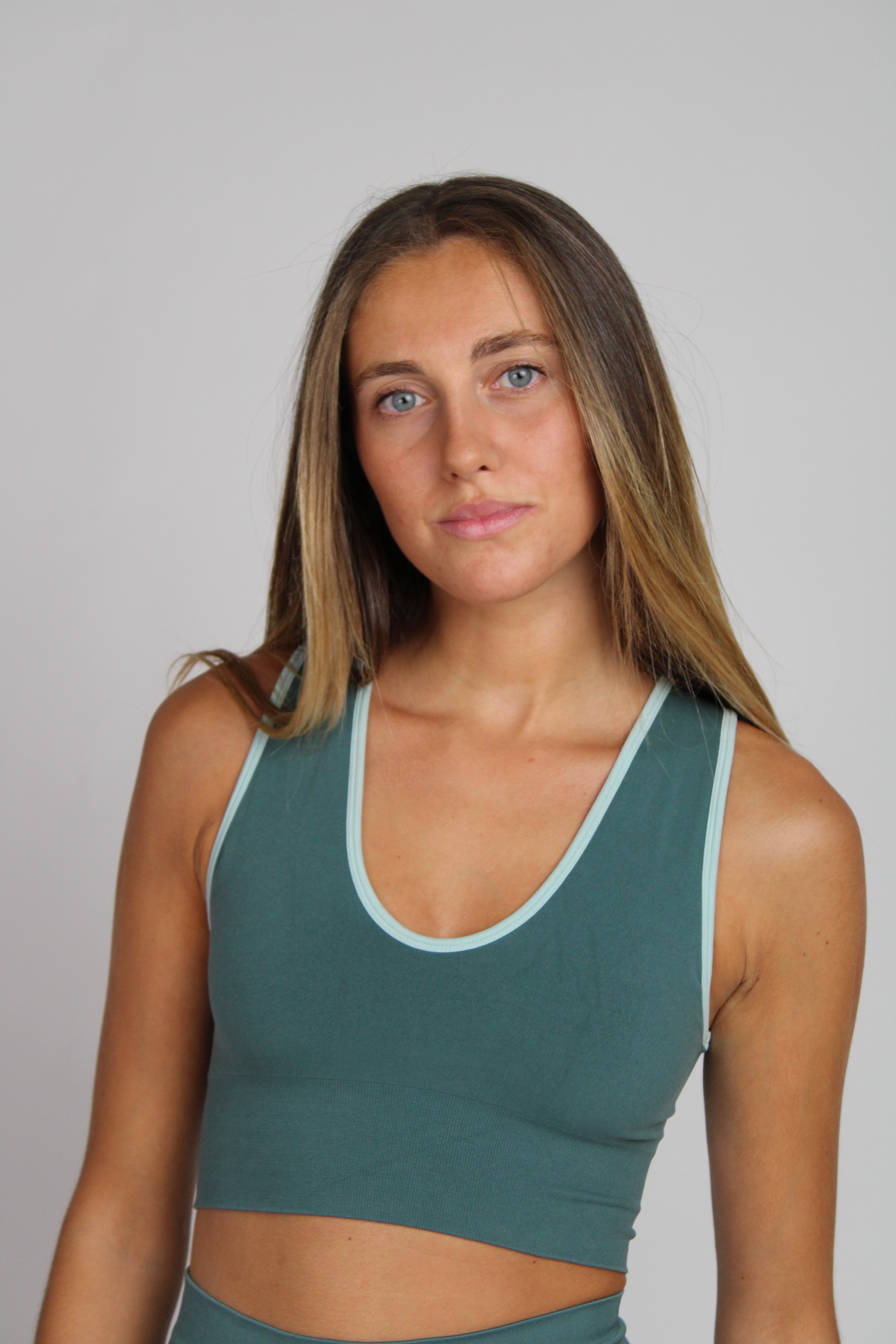 Sujetador deportivo Nina verde para mujer – puesto – Etereo House