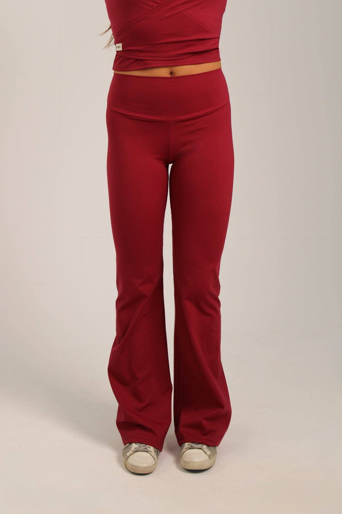 Legging deportivo acampanado Aurora granate para mujer – foto detalle legging – Etereo House