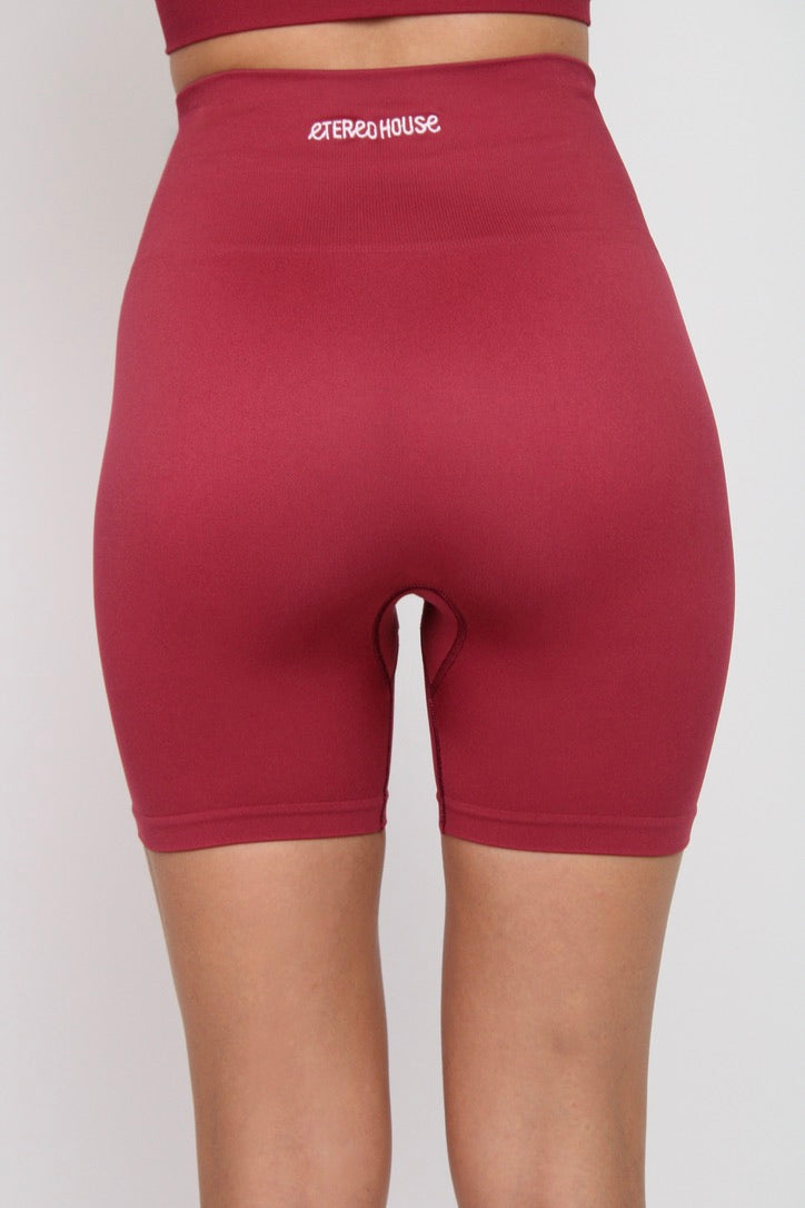 Short deportivo Isabella granate para mujer – trasero – Etereo House