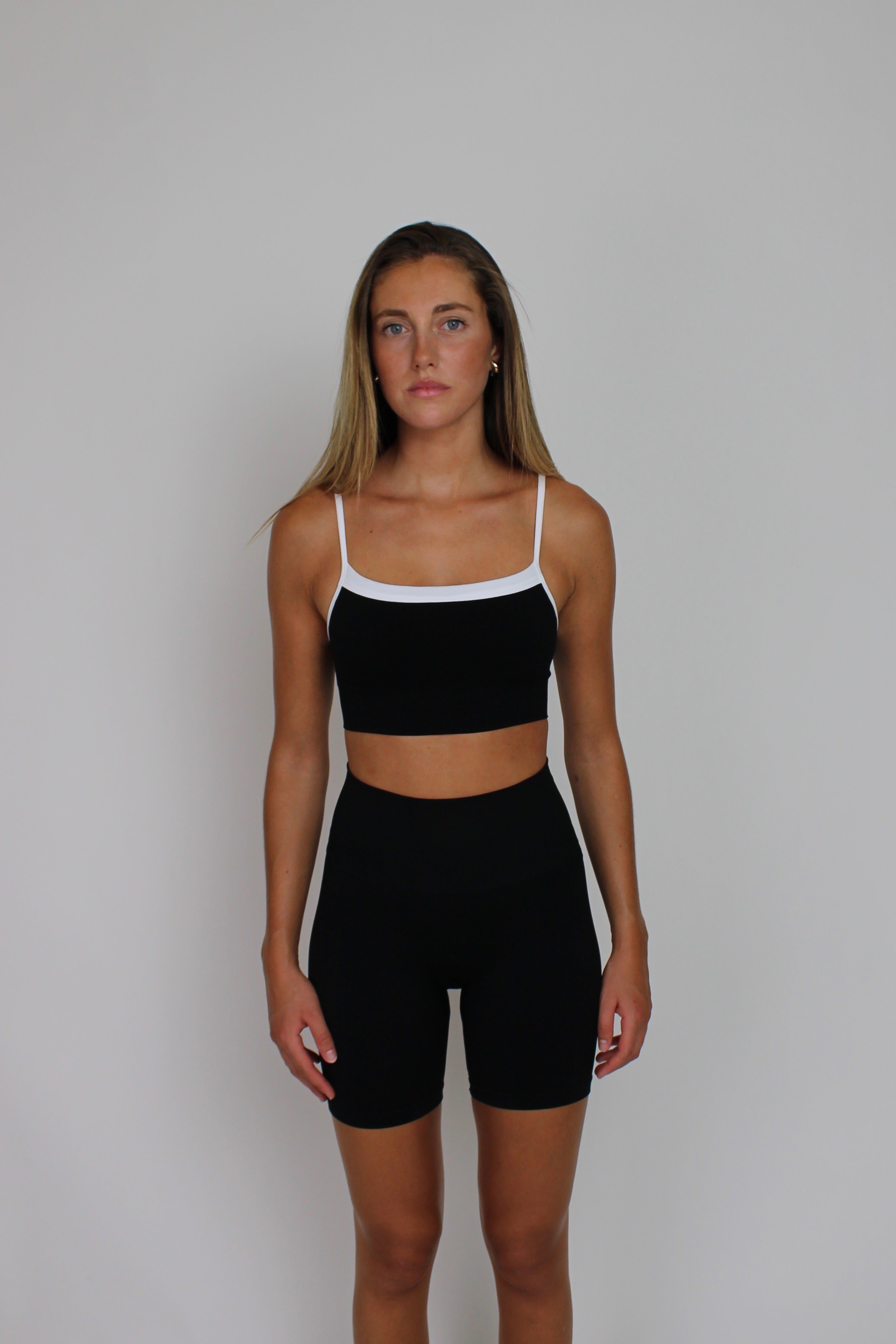 Short deportivo Isabella negro para mujer – Etereo House