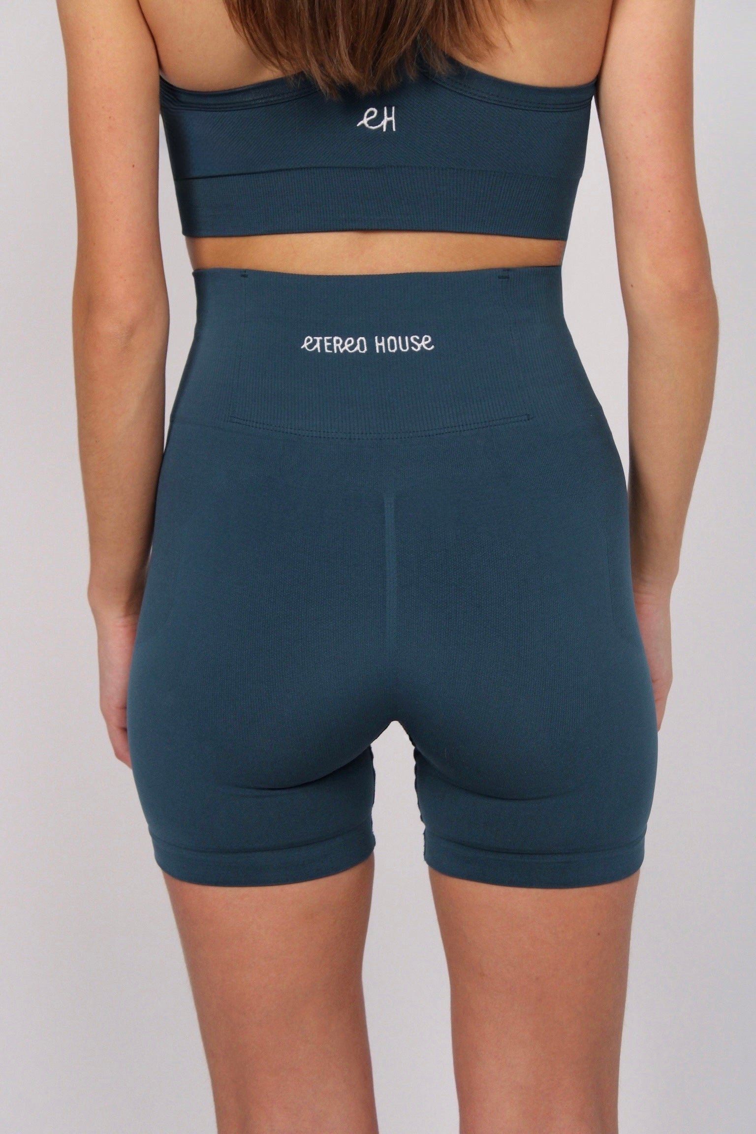 Short deportivo Elia verde aguamar para mujer – detalle trasero - Etereo House