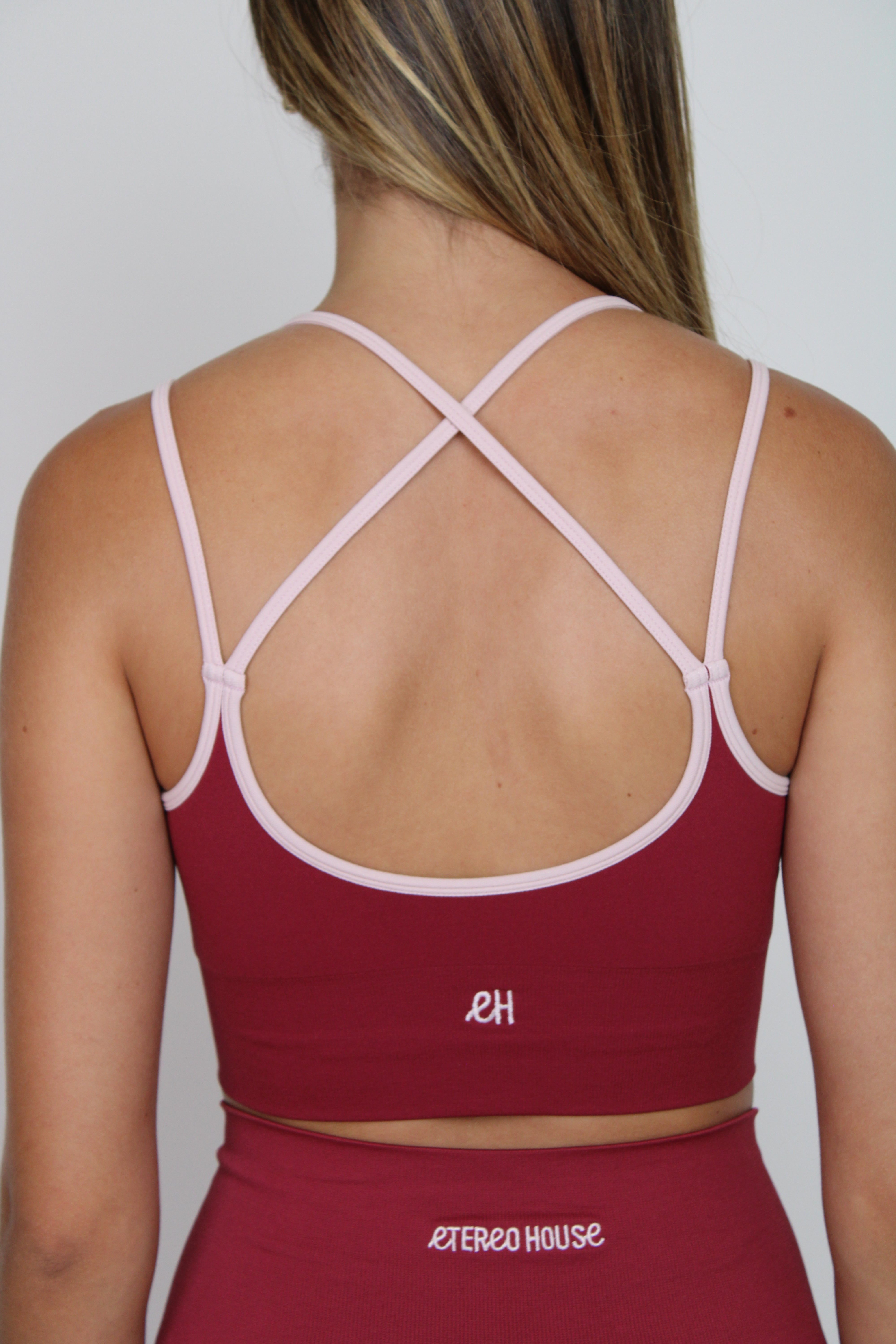 Sujetador deportivo Aisha granate para mujer – espalda – Etereo House
