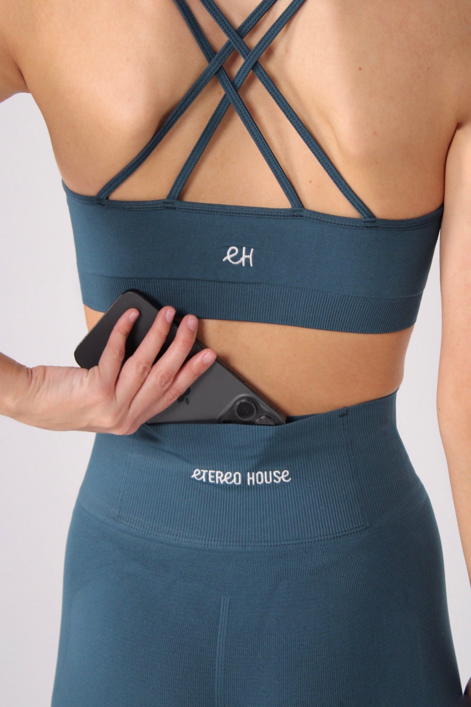Short deportivo Elia verde aguamar para mujer – detalle bolsillo - Etereo House