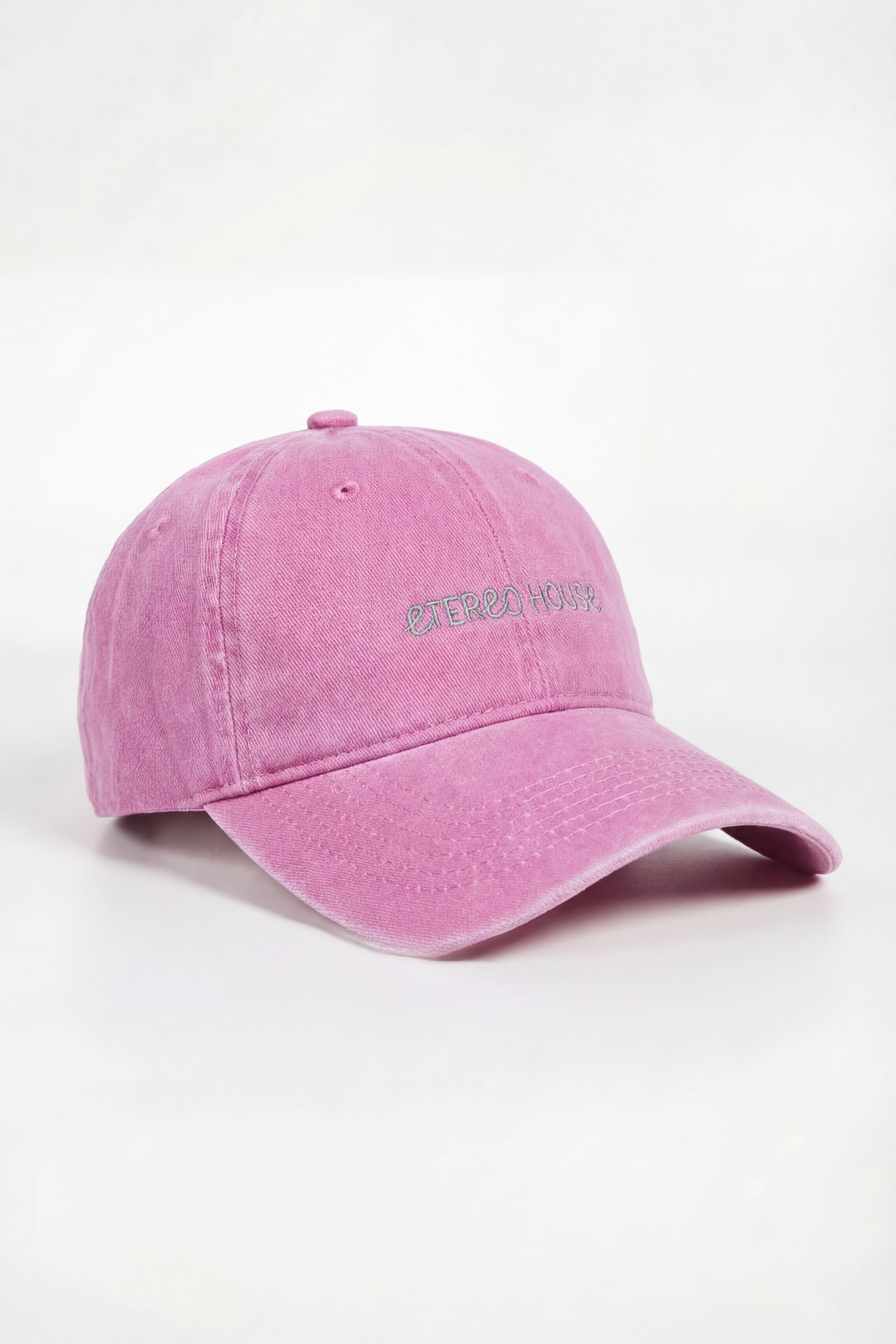 Gorra rosa xiclet amb brodat en gris - producte vista frontal - Etereo House