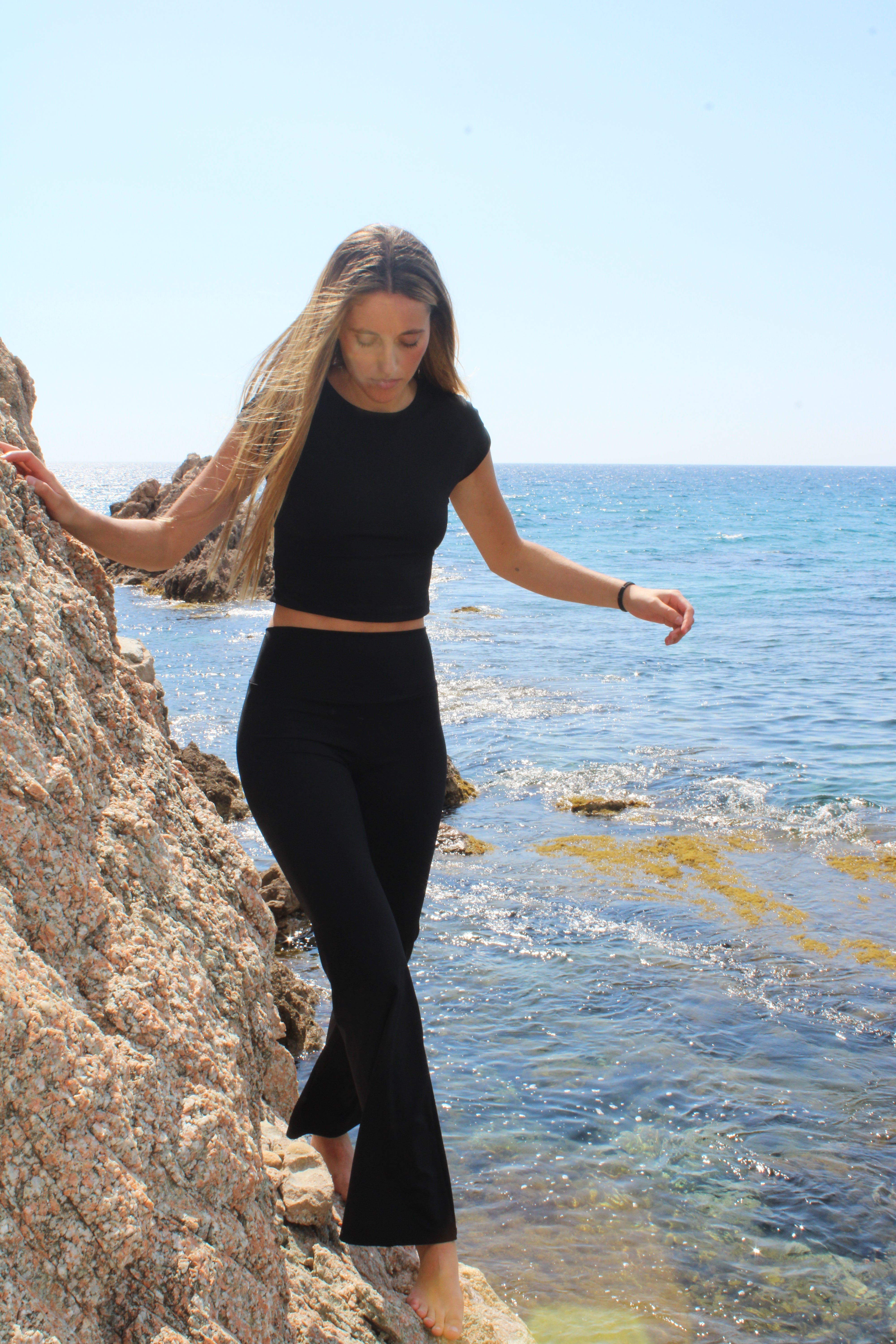 Legging deportivo acampanado Maia negro para mujer – Etereo House