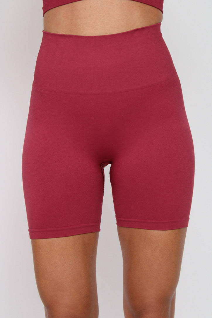Short deportivo Isabella granate para mujer – puesto – Etereo House