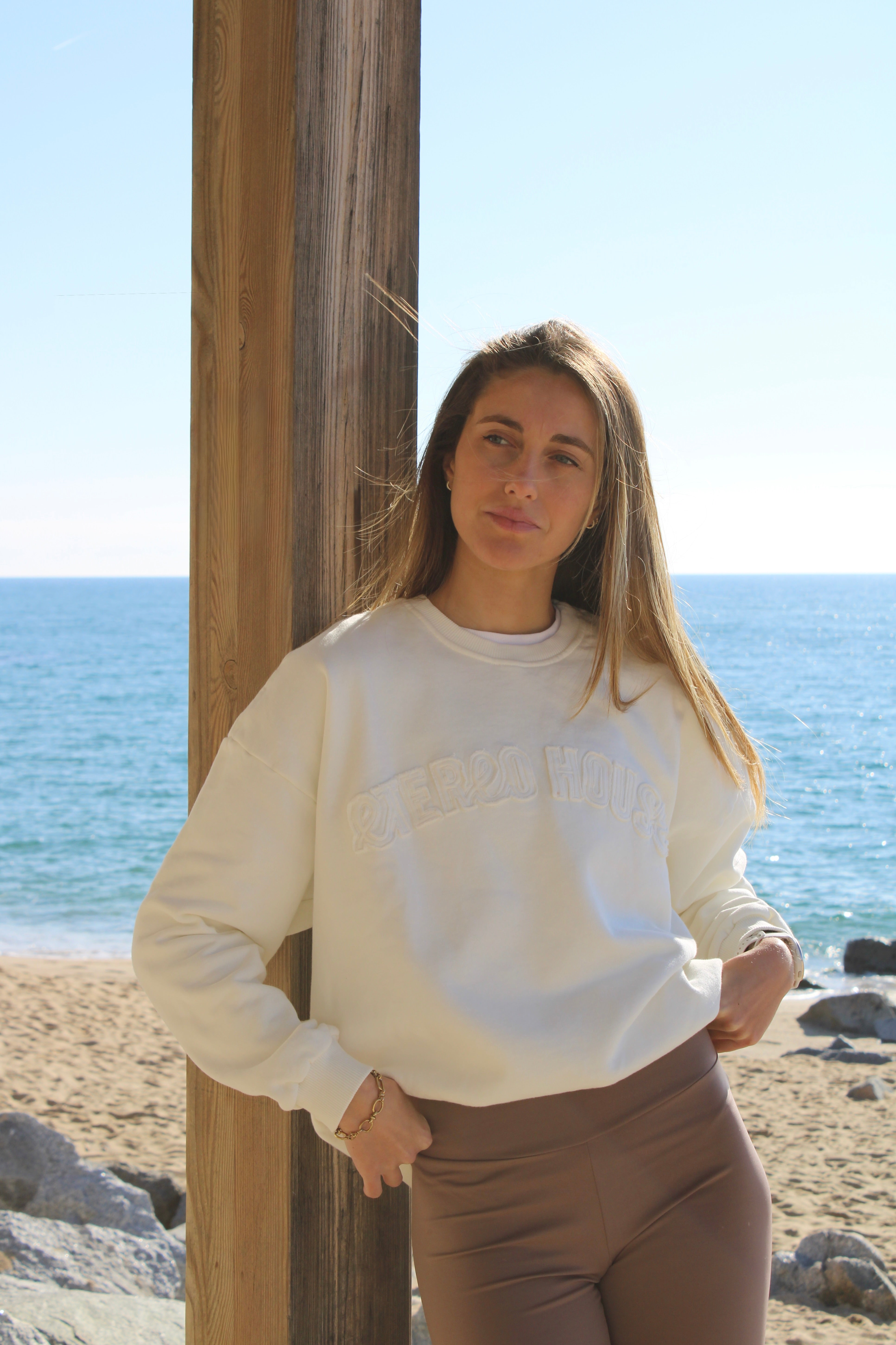 Sudadera de algodón sin capucha Alma beige para mujer – Etereo House