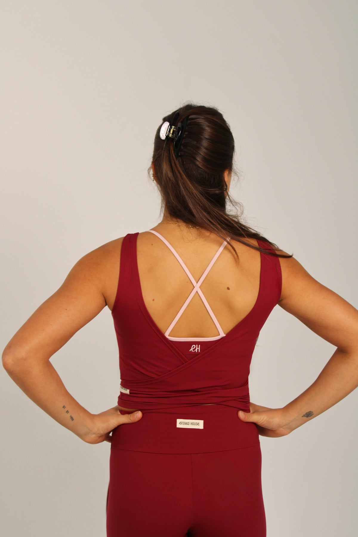 Top deportivo Odette cruzado para mujer – posicion 2 trasera– Etereo House