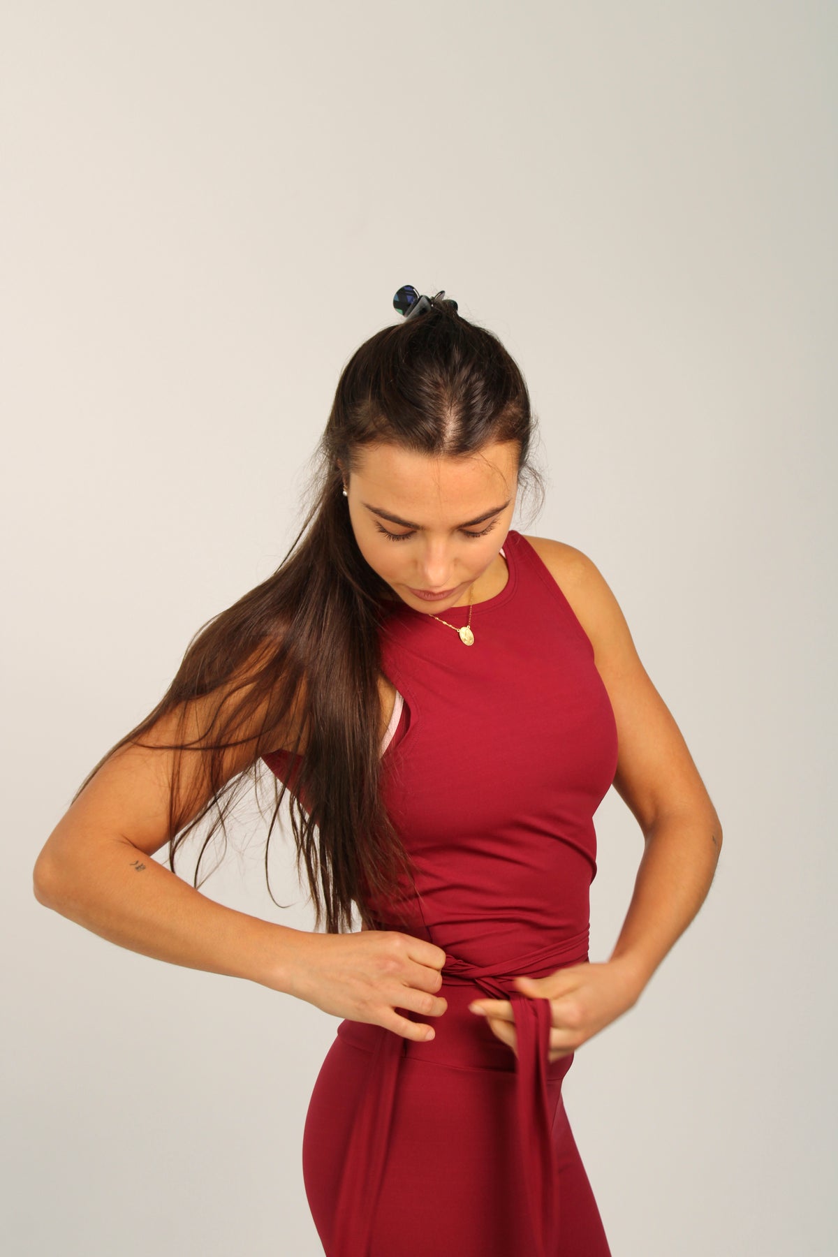 Top deportivo Odette cruzado para mujer – en movimiento – Etereo House